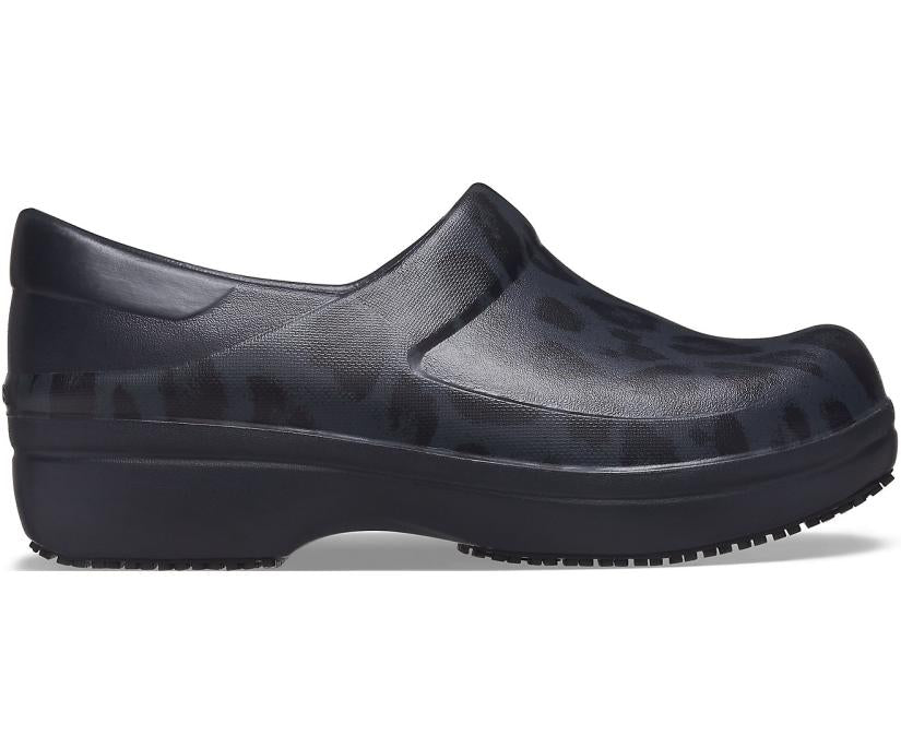 Women Neria Pro II Graphic Clog Black / Leopard | Crocs Clogs